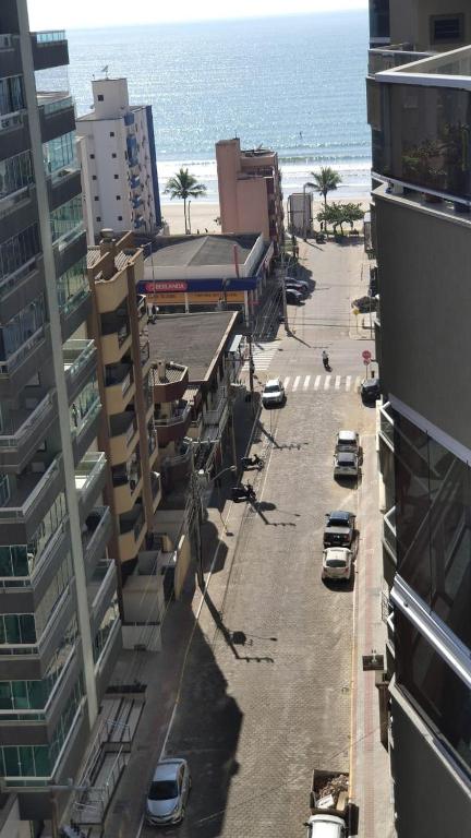 Apartamento confortável em Meia Praia - 200 metros da praia