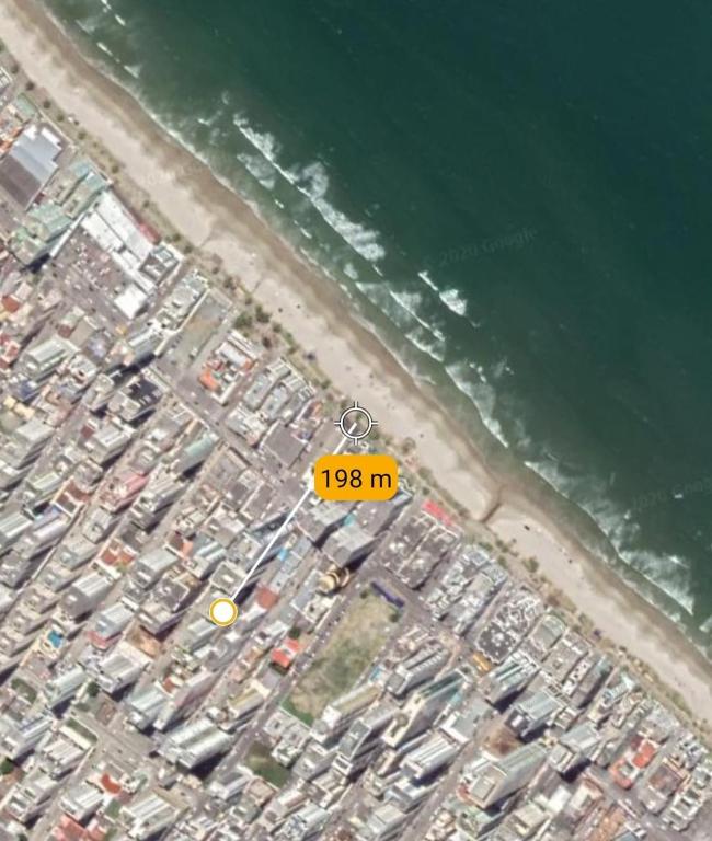  Apartamento confortável em Meia Praia - 200 metros da praia