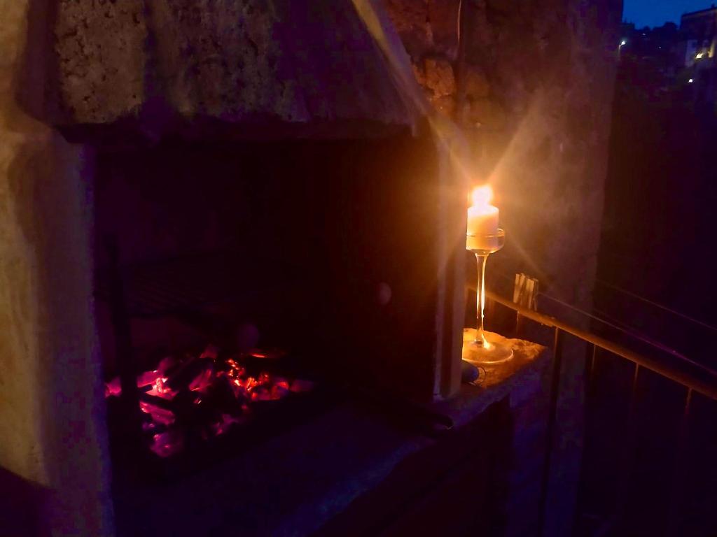 Gril dostupný pro hosty v apartmánu