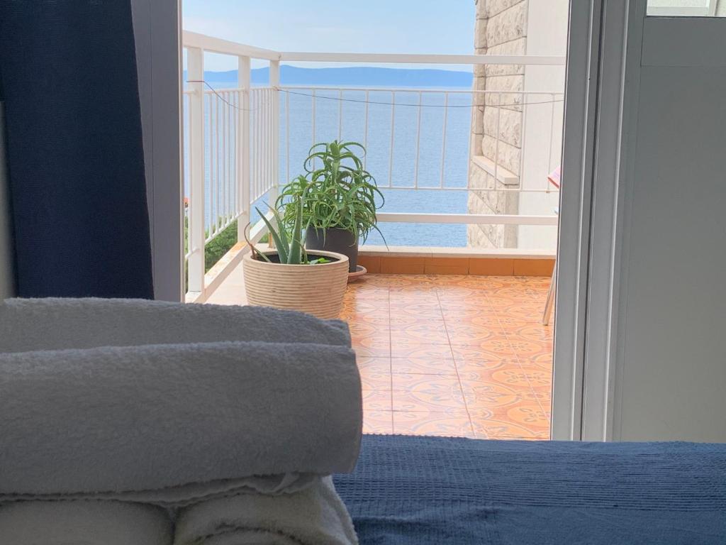Villa BOSE - Two-Bedroom Apartment With Terrace And Sea View