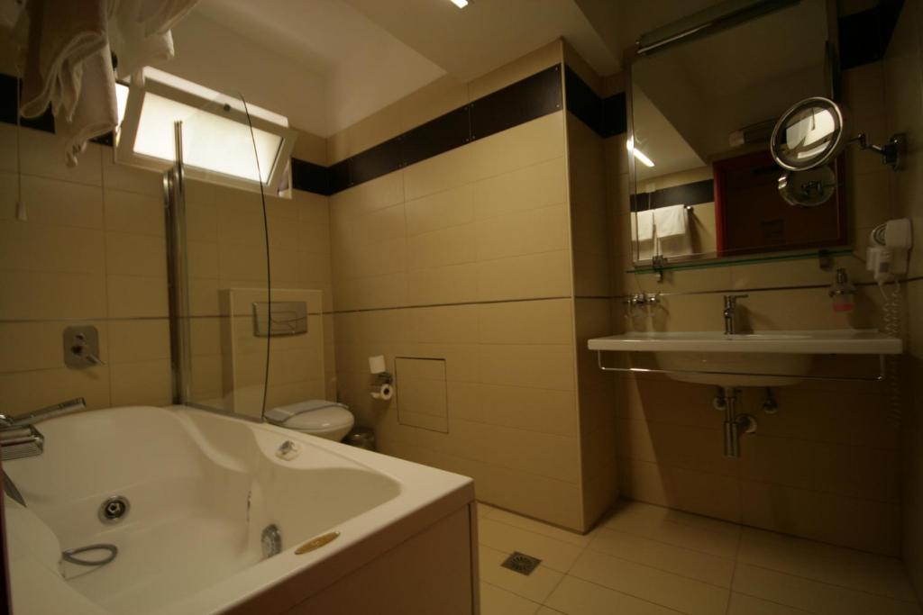 Koupelna v ubytování Liberty Hotel