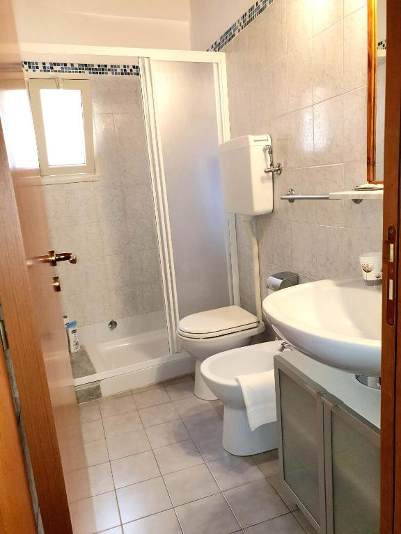 A bathroom at TaoHome 2