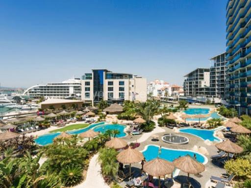 Luxe studio seconds from the Marina and city centre - отзывы и видео