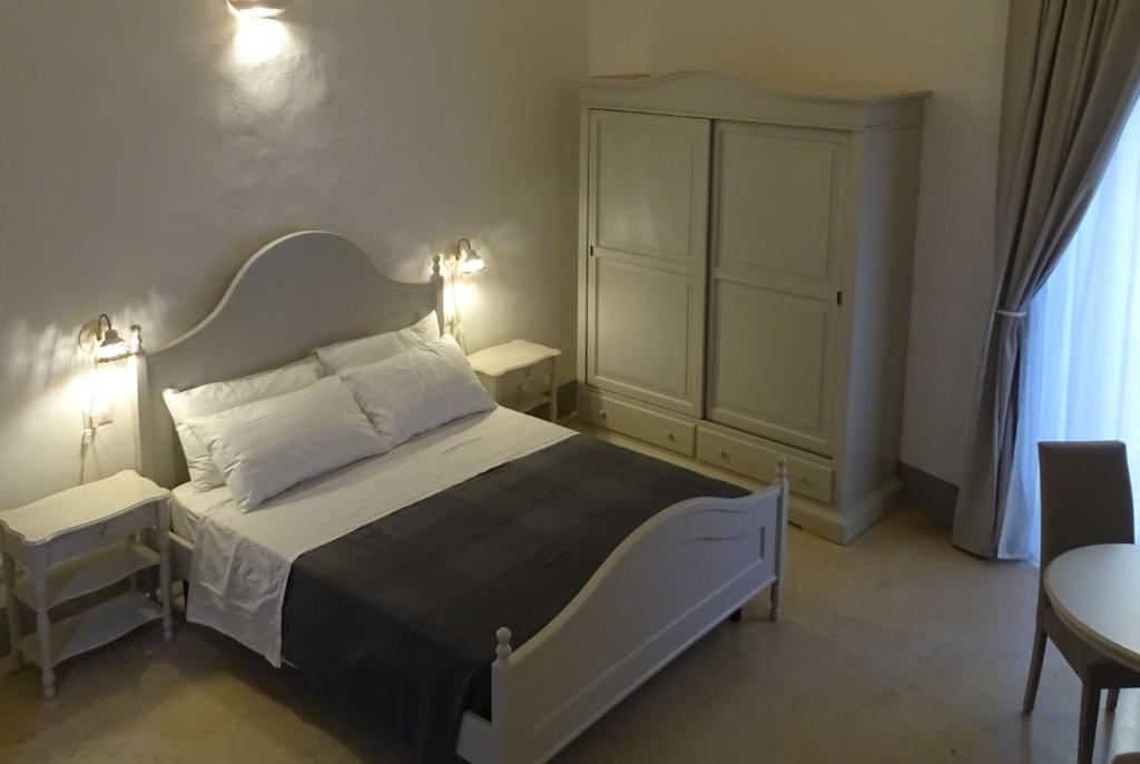 Posteľ alebo postele v izbe v ubytovaní Le Finestre Su Porta Carrese - Luxury Rooms