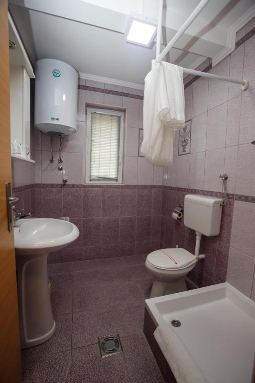 Koupelna v ubytování Guest house Mali hotel
