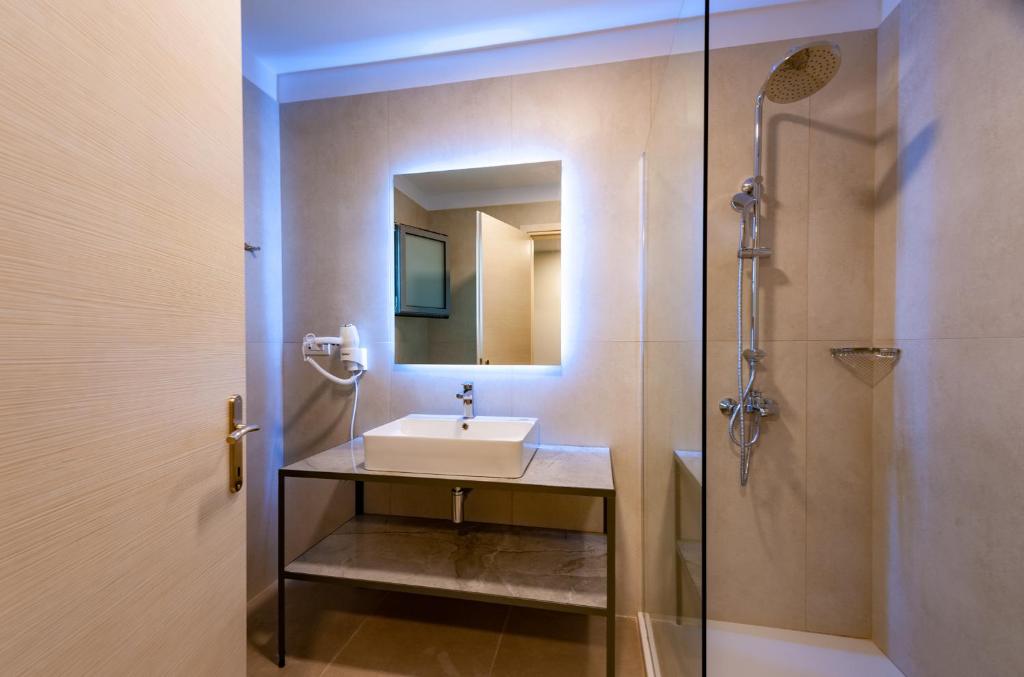 Ванная комната в Alonaki Resort