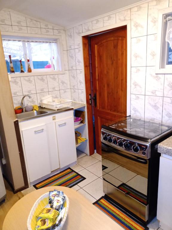 Kuchyň nebo kuchyňský kout v ubytování CABAÑA EN PUERTO VARAS