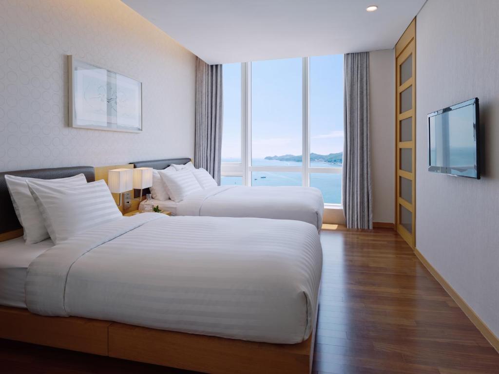 Postel nebo postele na pokoji v ubytování Sono Calm Yeosu