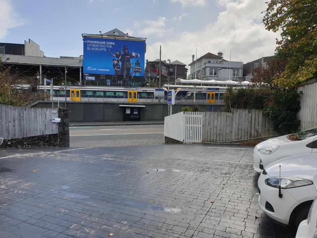 At Eden Park Motel - Resim 9