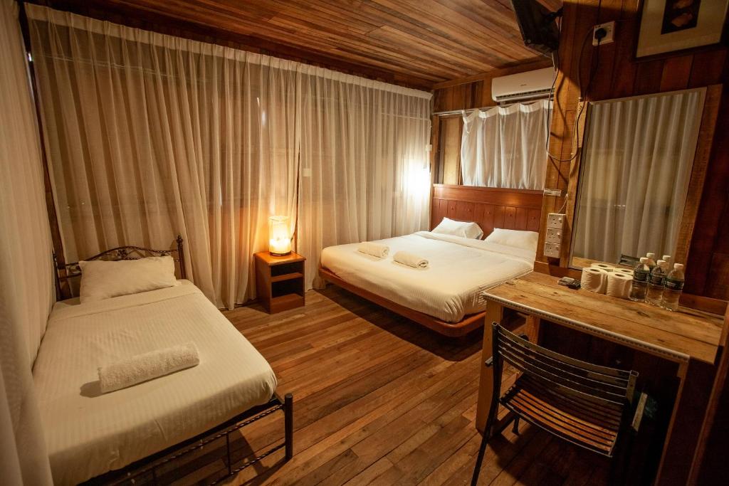 Postel nebo postele na pokoji v ubytování Joe Fisherman Inn