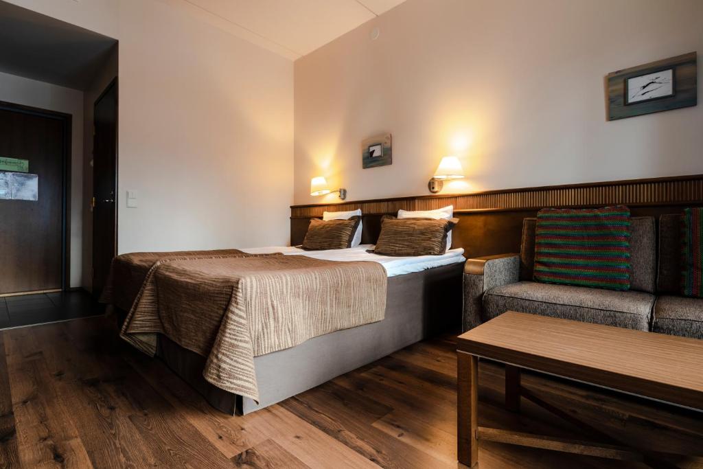 Postel nebo postele na pokoji v ubytování Lapland Hotels Luostotunturi & Amethyst Spa