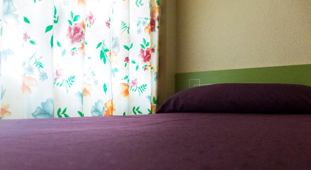 Postel nebo postele na pokoji v ubytování Hostal Rosa