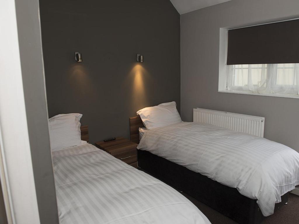 
Twin Room with Shower
