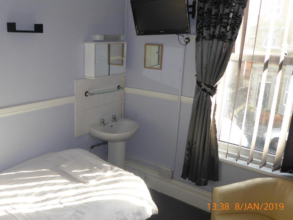 Rest and Welcome - Standaard Eenpersoonskamer Met Gedeelde Badkamer