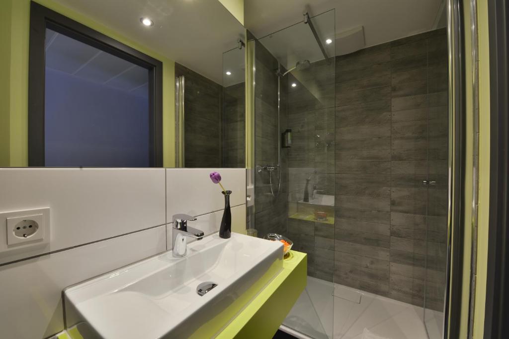 Koupelna v ubytování SleepySleepy Hotel Gießen