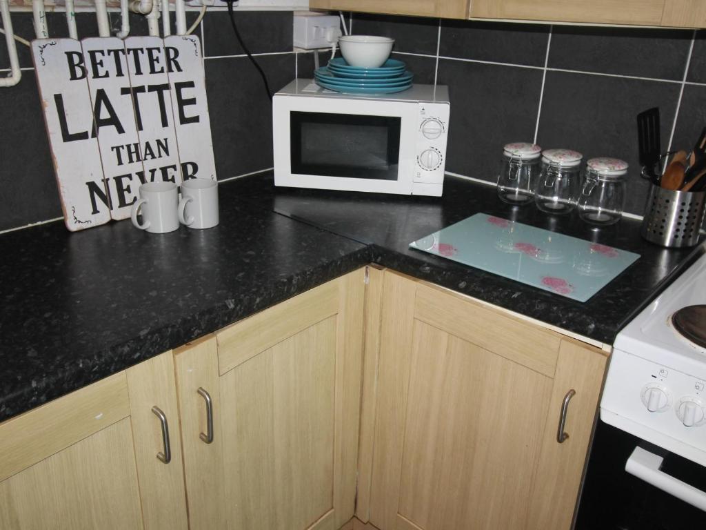 4 Bedroom House 10 Mins from J32 of the M4 nr Cardiff