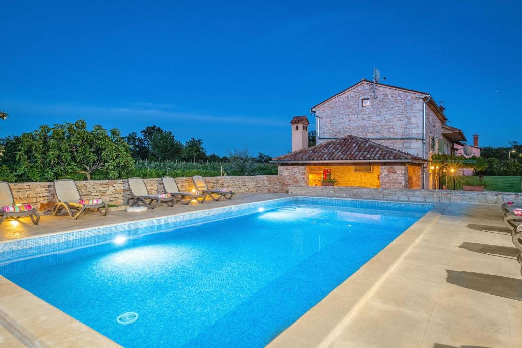 Bazén v ubytování Holiday house Meri nebo v jeho okolí