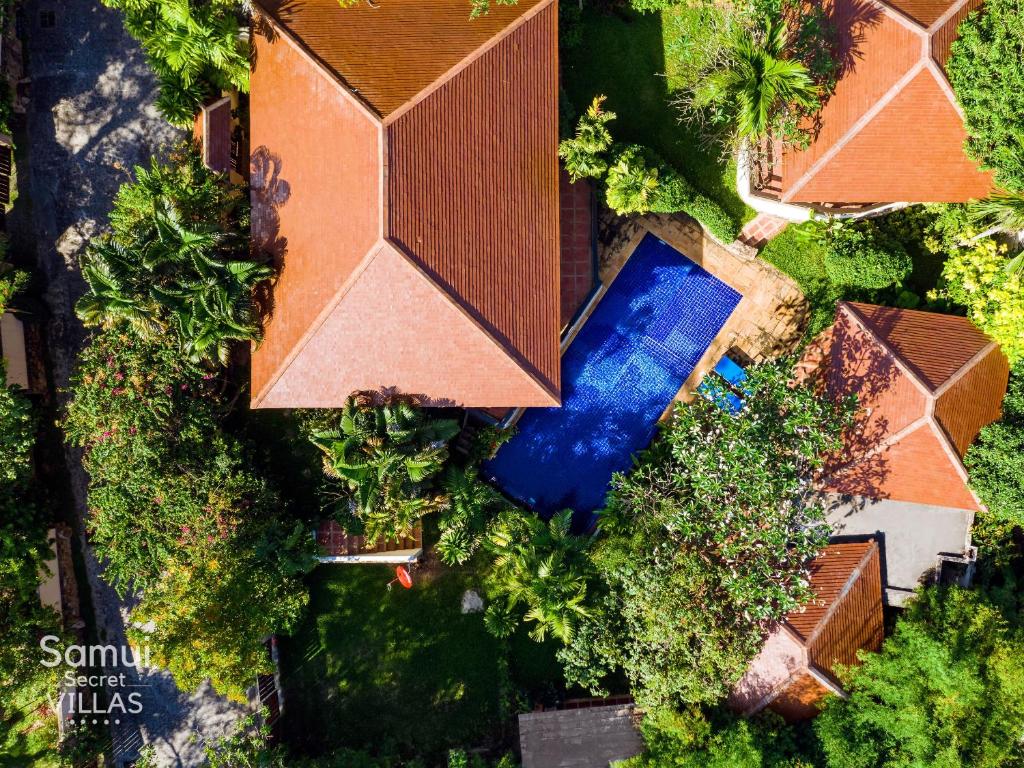an overhead view of a swimming pool and a house at Samui Secret Villas in Choeng Mon Beach