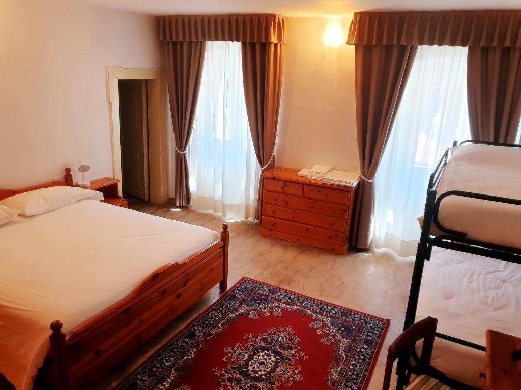 Posteľ alebo postele v izbe v ubytovaní Albergo Trieste