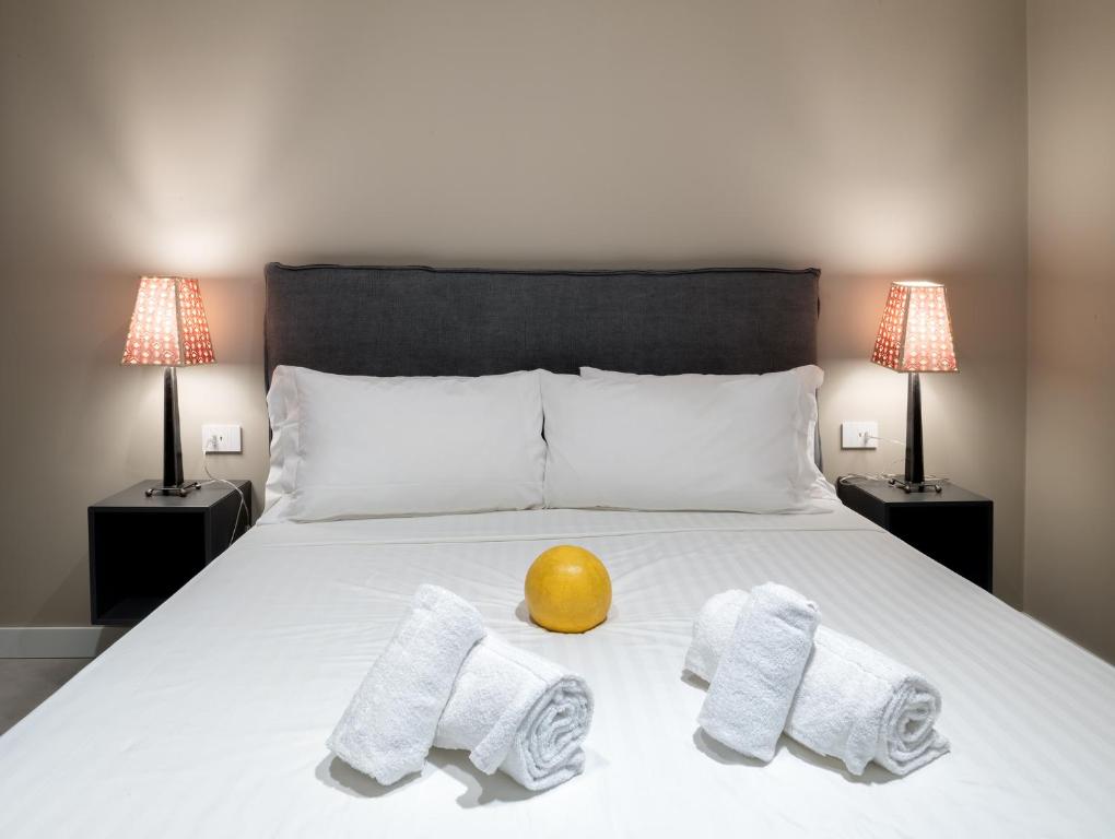 Letto o letti in una camera di MOMENTO-TEATRO GRECO