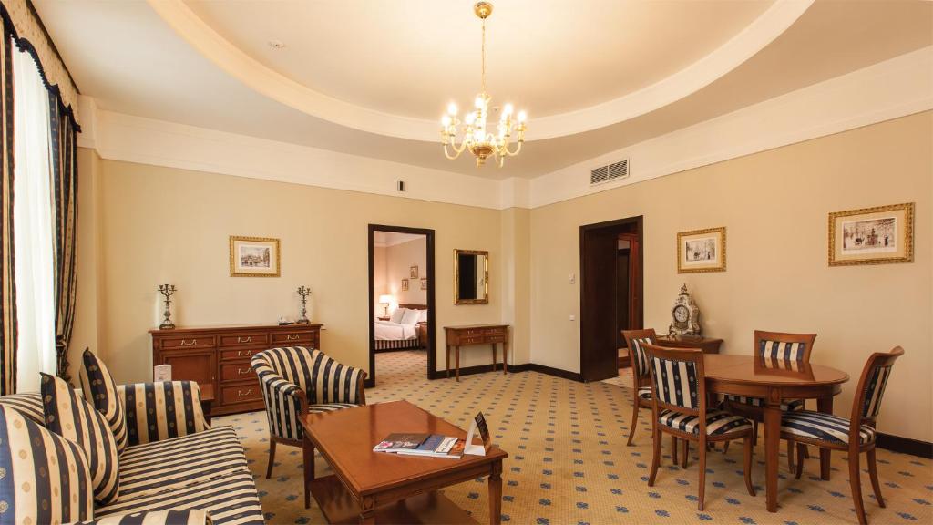 Grand Tien Shan Hotel - Suite