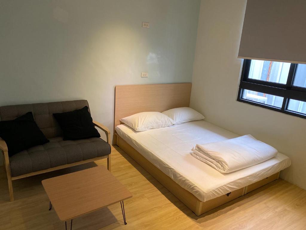 Postel nebo postele na pokoji v ubytování Donghai Cottage Backpack Inn Suite