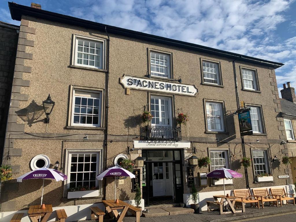 a building with a sign that reads shavers hotel at St Agnes Hotel in St. Agnes 