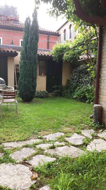 Vonkajšia záhrada v ubytovaní APPARTAMENTO PARADISO CA' GIULIA