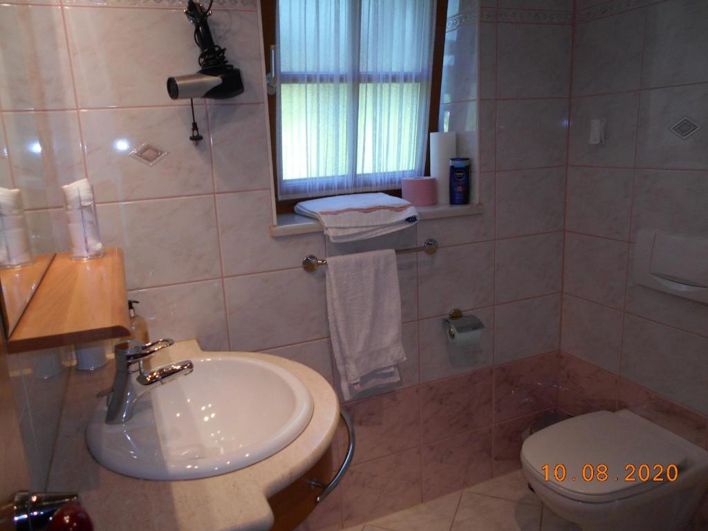 Koupelna v ubytování Haus Loidl