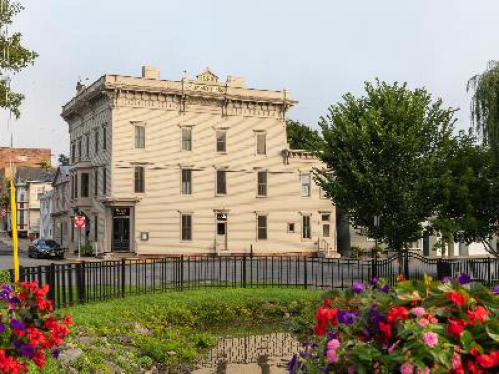 The building in which a szállodákat is located