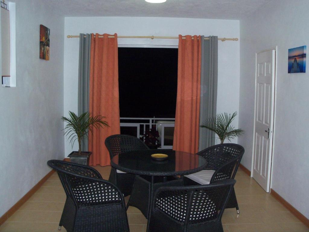 Posezení v ubytování Villa Anse Goeland