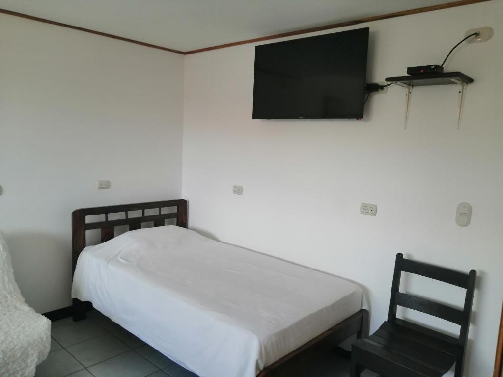 Postel nebo postele na pokoji v ubytování Marfi Inn