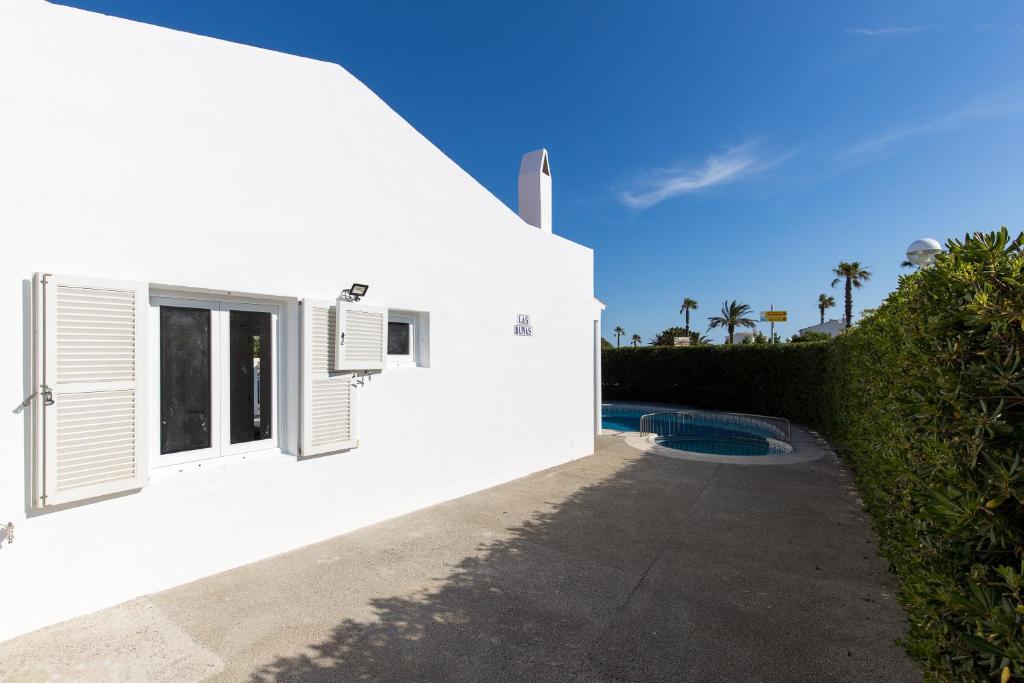 Bazén v ubytování Chalet a 150m de la playa y piscina privada nebo v jeho okolí