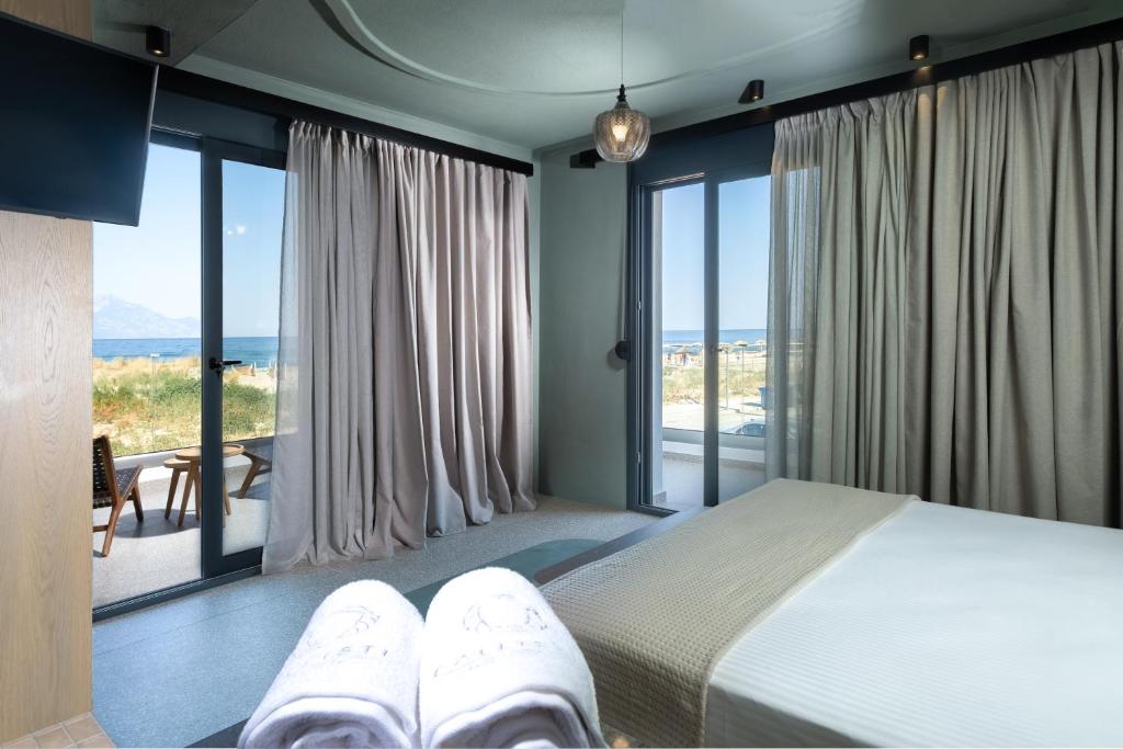 Postel nebo postele na pokoji v ubytování Callisti Suites