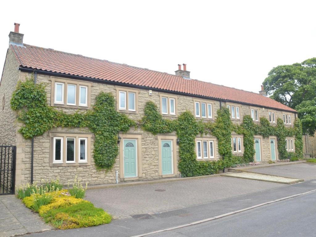 Plawsworth Hall Serviced Cottages and Apartments - Three-Bedroom Cottage