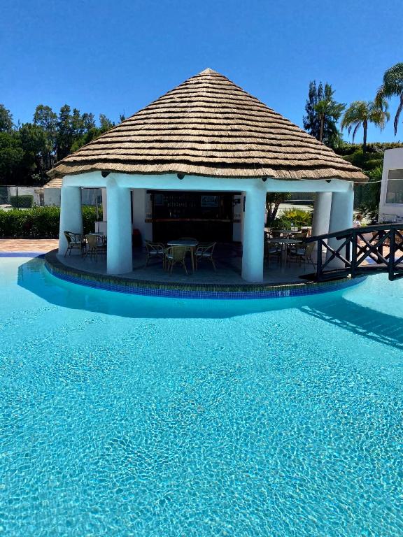 Beautiful apartment for rent in Quinta do Lago with excellent resort