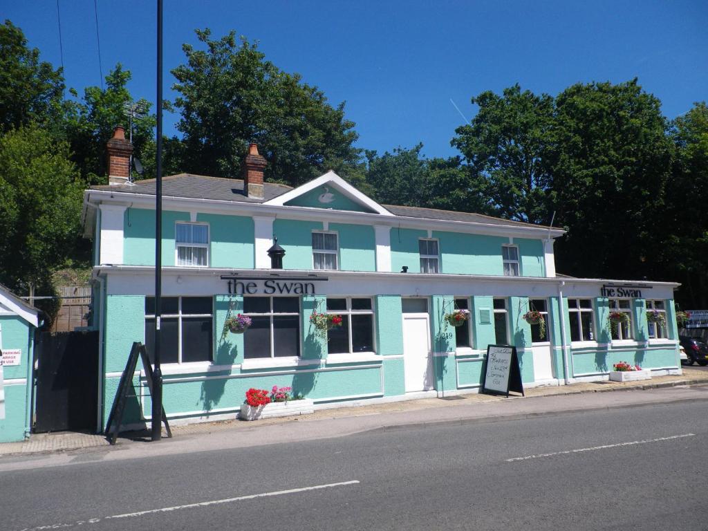 a green building with a blue roof at The Swan Inn in Southampton