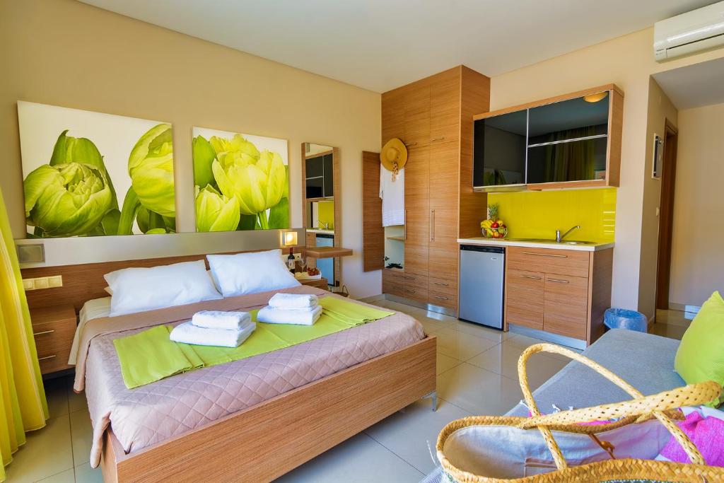 Posteľ alebo postele v izbe v ubytovaní Relax Hotel