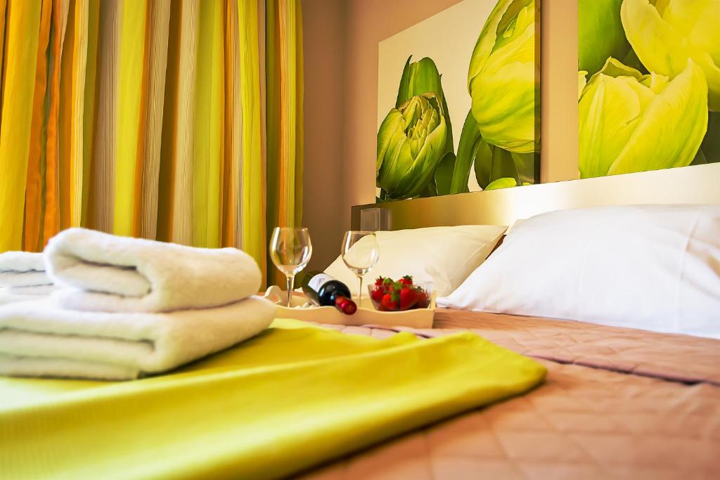 Posteľ alebo postele v izbe v ubytovaní Relax Hotel