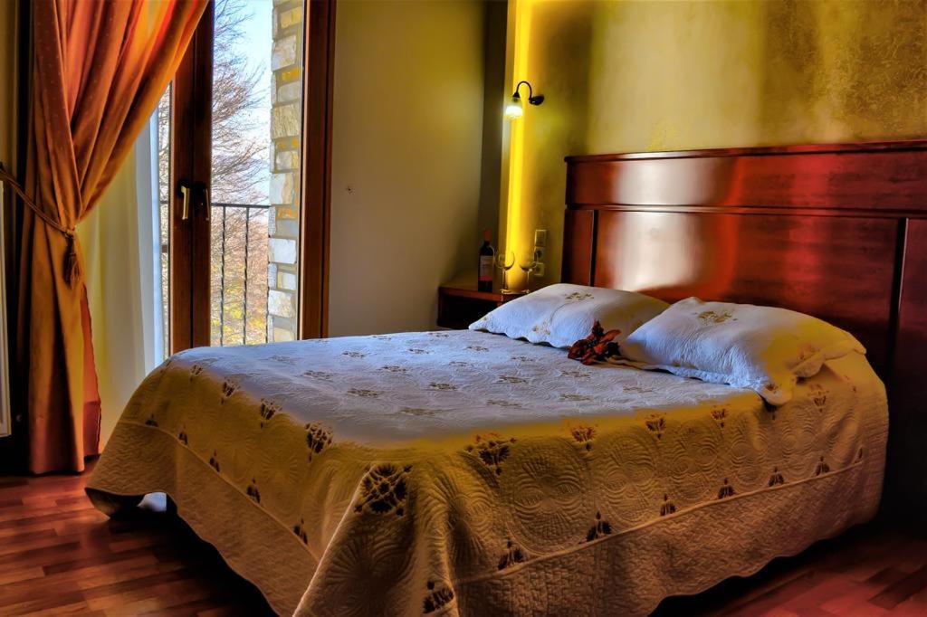 Posteľ alebo postele v izbe v ubytovaní Tasia Mountain Hotel