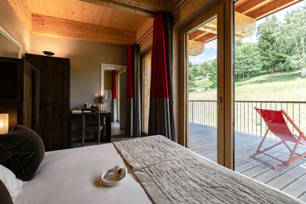 Postel nebo postele na pokoji v ubytování L'Aiguille Grive Chalets Hotel
