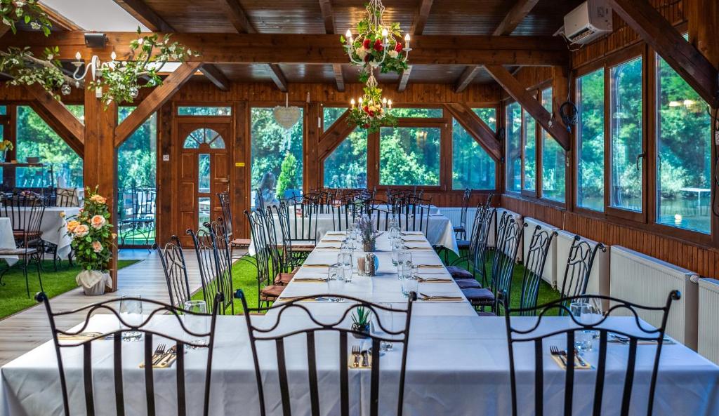 Restaurace v ubytování Éden Lounge Restaurant & Pension