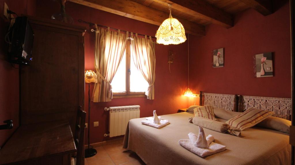 a bedroom with a bed with two towels on it at Alojamientos rurales Angelita in Olocau del Rey