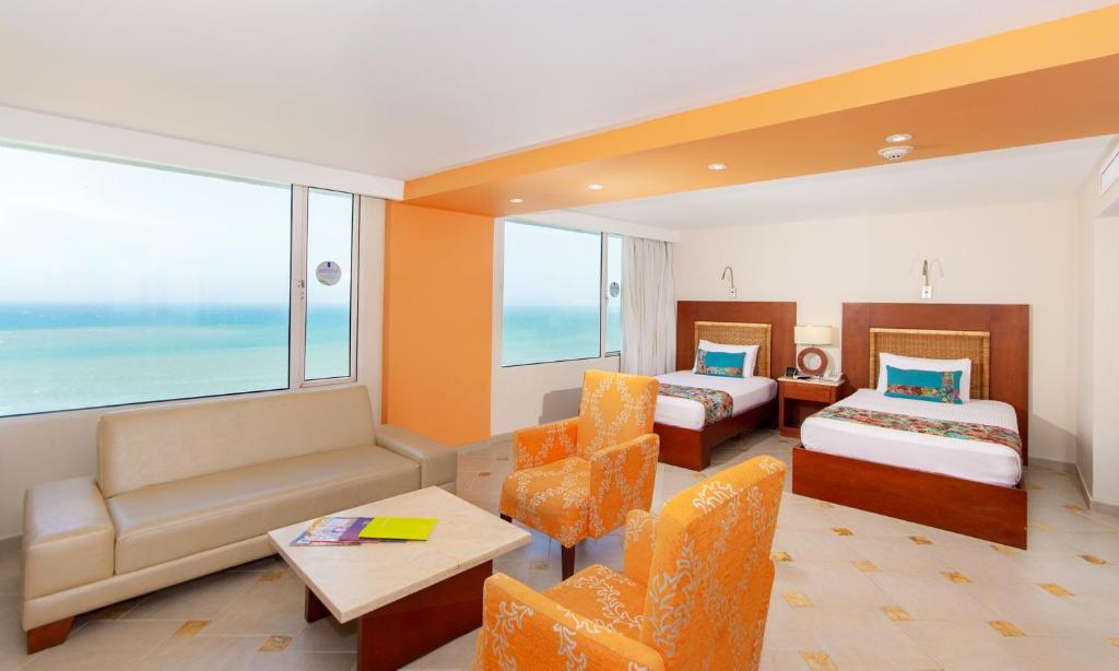 Postel nebo postele na pokoji v ubytování Hotel Dann Cartagena