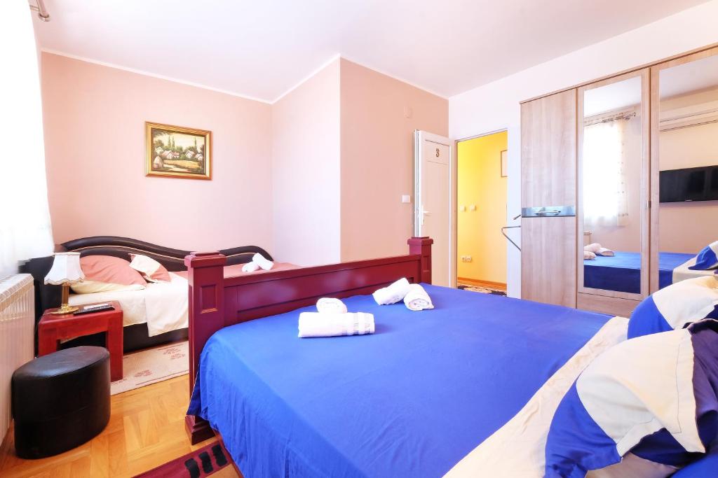 Postel nebo postele na pokoji v ubytování Villa Tower Gardos