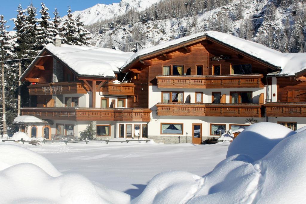 Hotel Bouton D'Or - Cogne during the winter