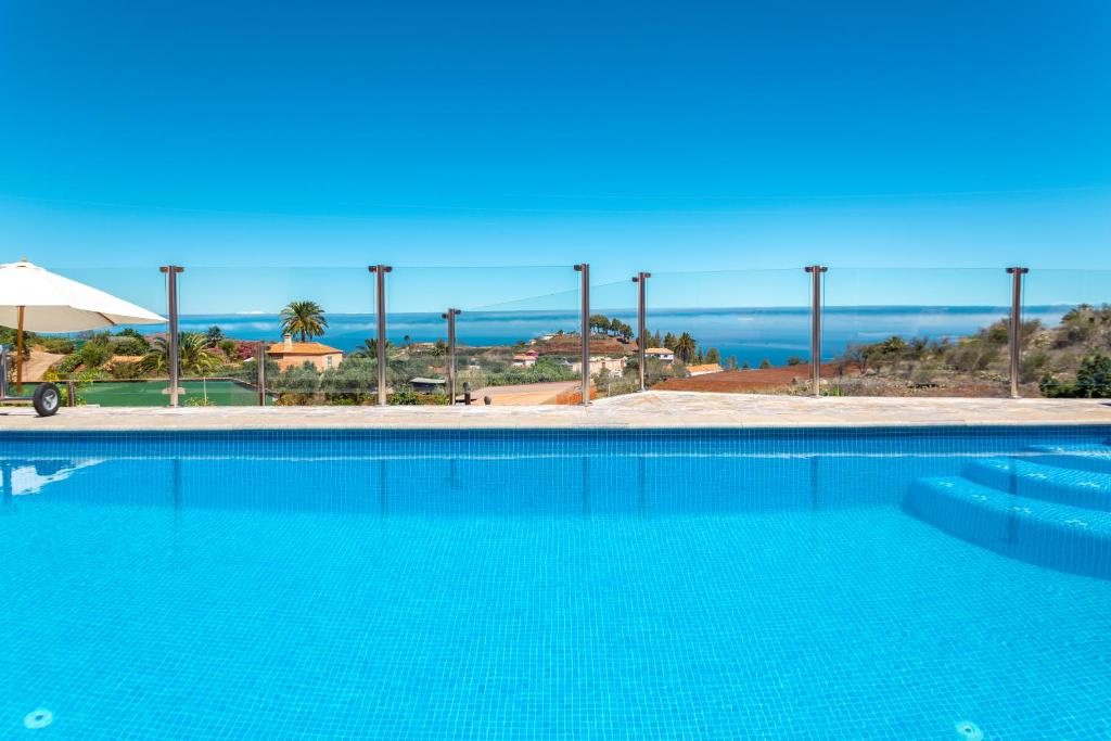 a swimming pool with a view of the ocean at Casa la Viña in Puntagorda