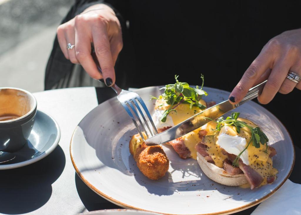 King and Queen Hotel Suites - Resim 28