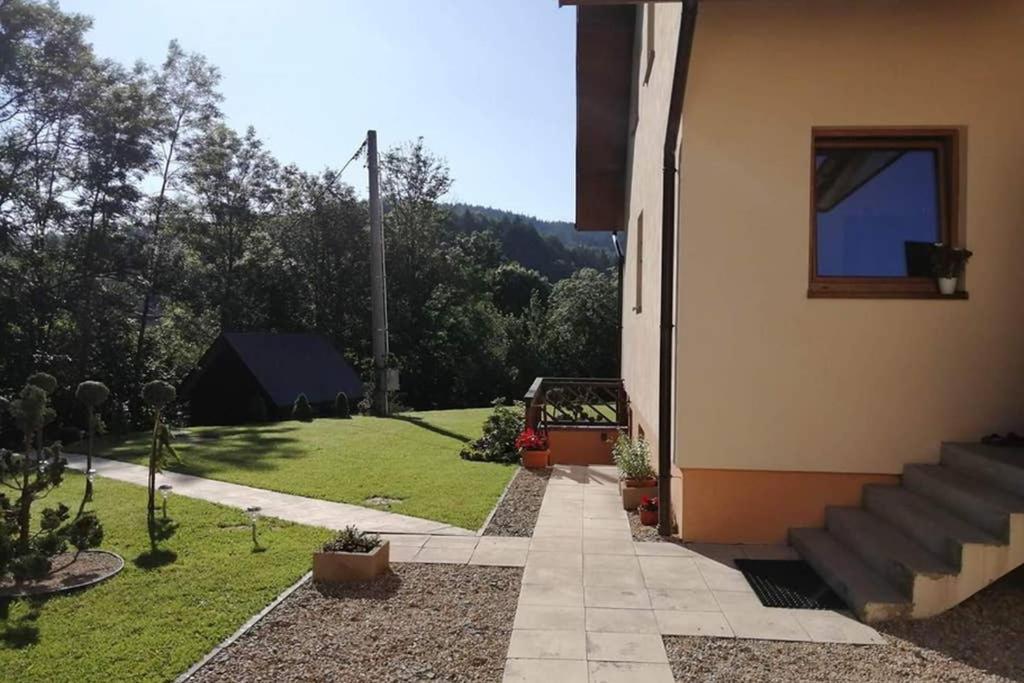 Vonkajšia záhrada v ubytovaní Nad Strumykiem