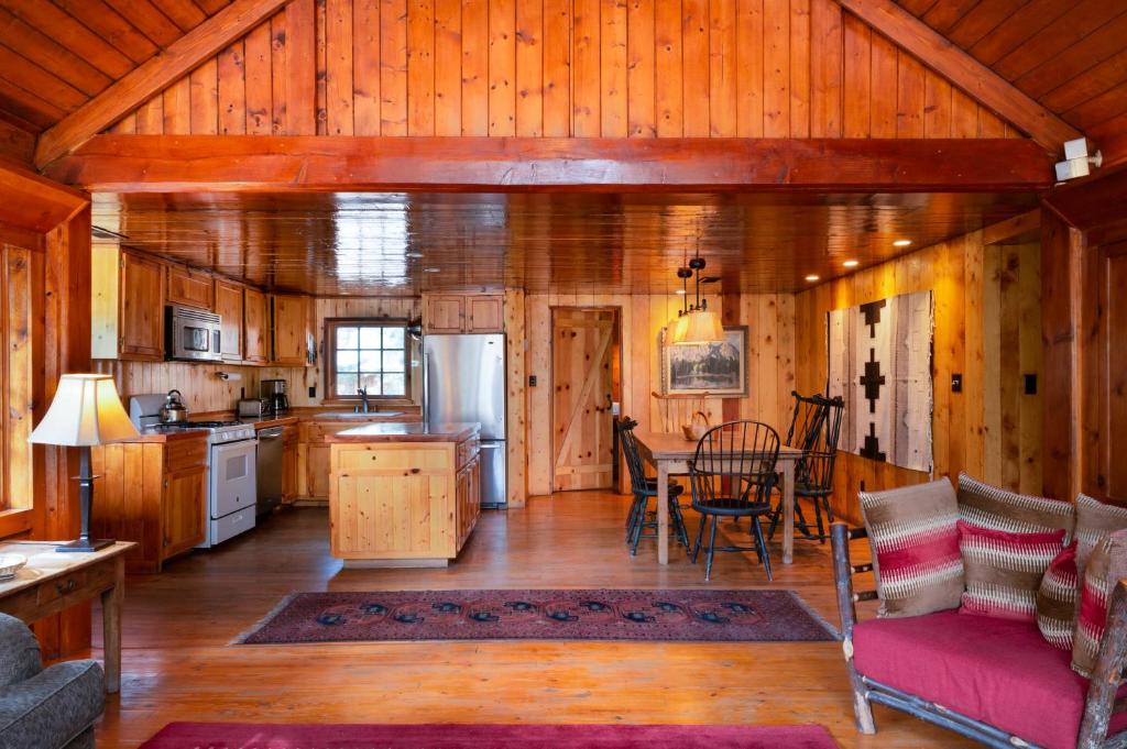 Corkins Lodge - Standard Triple Room